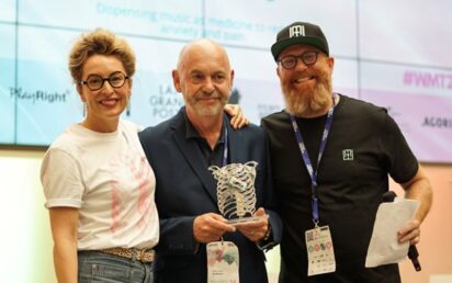 MediMusic CEO Gary Jones (centre) receiving the Wallifornia Start Up of the Year award from Wallifornia’s Coralie Doyen (left) and Gérôme Vanherf