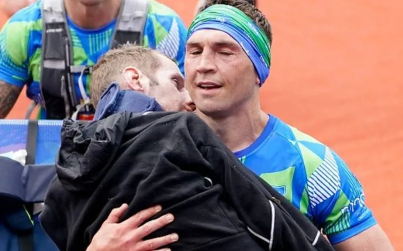 Kevin Sinfield carries Rob Burrow over the finishing line at the 2022 Rob Burrow Leeds Marathon