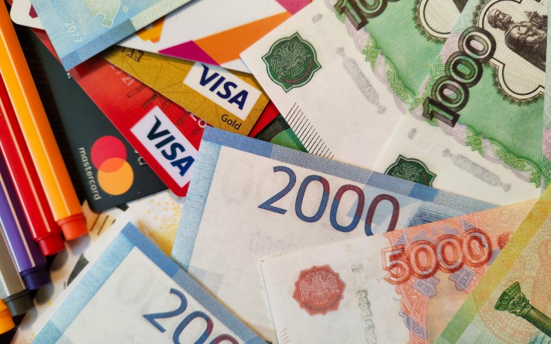 Currency and credit cards - credit Vardan Papikyan, Unsplash