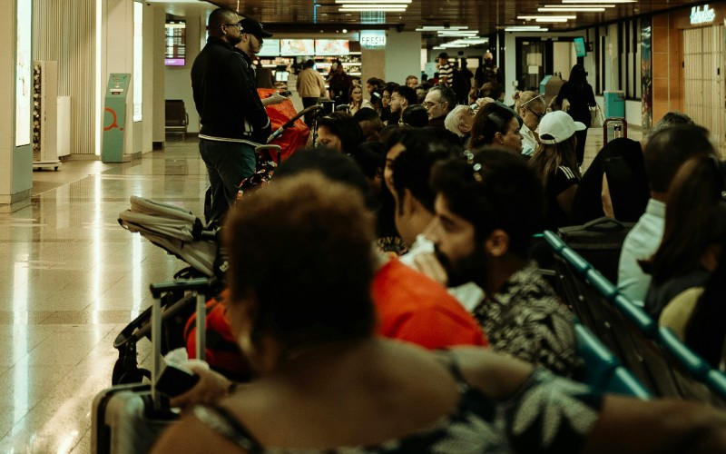 Heathrow airport queue. Credit: Guzman Pixels, Unsplash