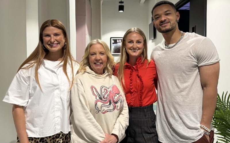 Sisters Amelia and Lydia Miller, of ivee, with Dragons Steven Bartlett and Deborah Meaden 