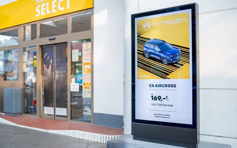 Intelligent Signage Media x VIOOH