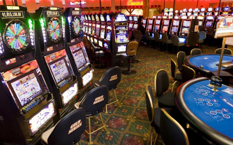 Casino. Image by Kym Koch Thompson, Wikimedia Commons