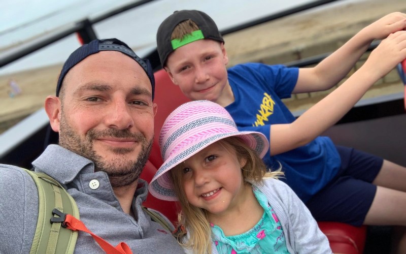 Memory Robin co-founder Simon Healy with his kids 2