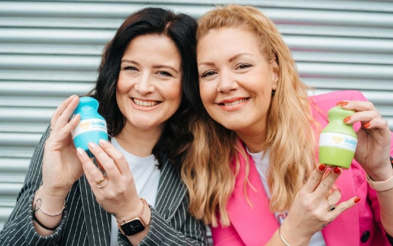 Laura Waters & Kelli Aspland – Solar Buddies
