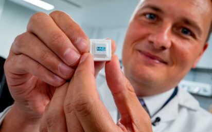 Former Health Secretary Wes Streeting with Microneedle Solutions (MNS) needle-free vaccine patch