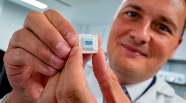 Former Health Secretary Wes Streeting with Microneedle Solutions (MNS) needle-free vaccine patch