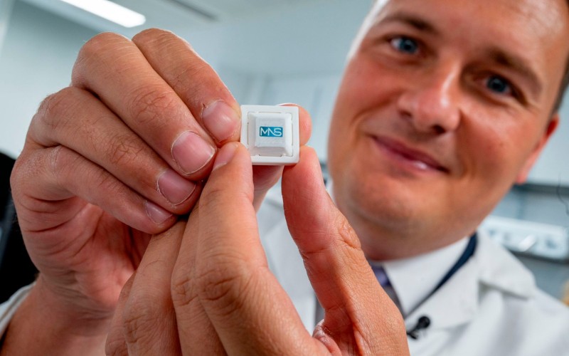 Former Health Secretary Wes Streeting with Microneedle Solutions (MNS) needle-free vaccine patch