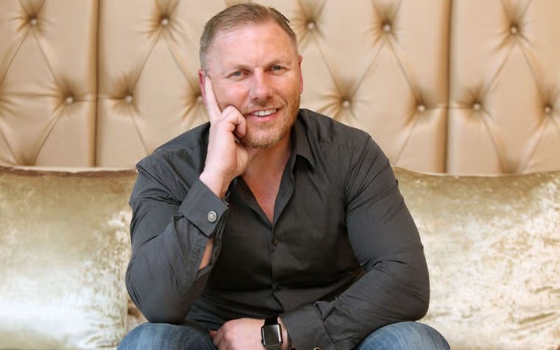 Lawrence Kenwright, Signature Living