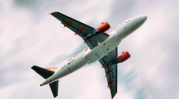easyJet plane. Credit Viktor Forgacs, Unsplash