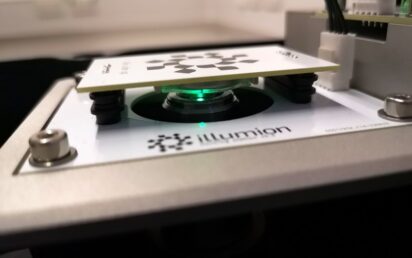 Illumion cell_holder_with_light_1