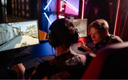 Kids playing CS2